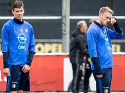 Spitsen Michiel Kramer (l.) en Nicolai Jørgensen (r.) doen het even rustig aan tijdens de training van Feyenoord. (30-06-2016)