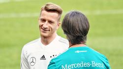 Marco Reus und Joachim Löw im Gespräch