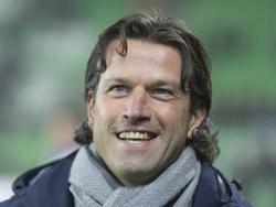 FC Groningen-trainer kan lachen na de overwinning van zijn ploeg op Roda JC. (09-12-2016)