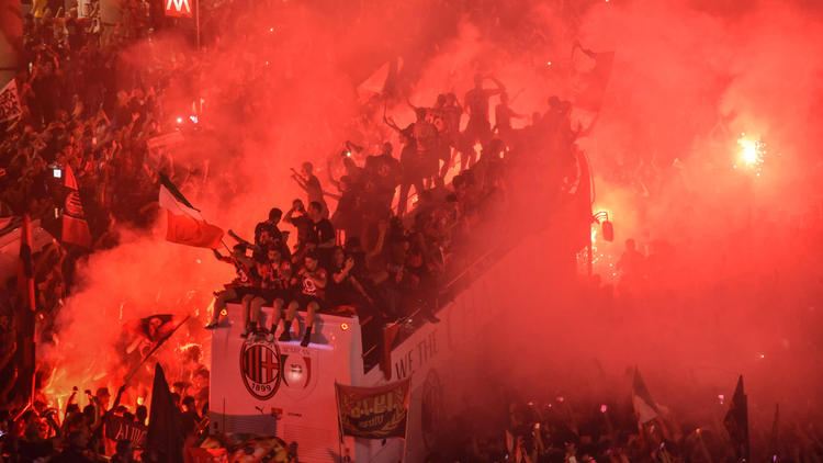 AC Mailand: Spieler und Fans feiern Scudetto