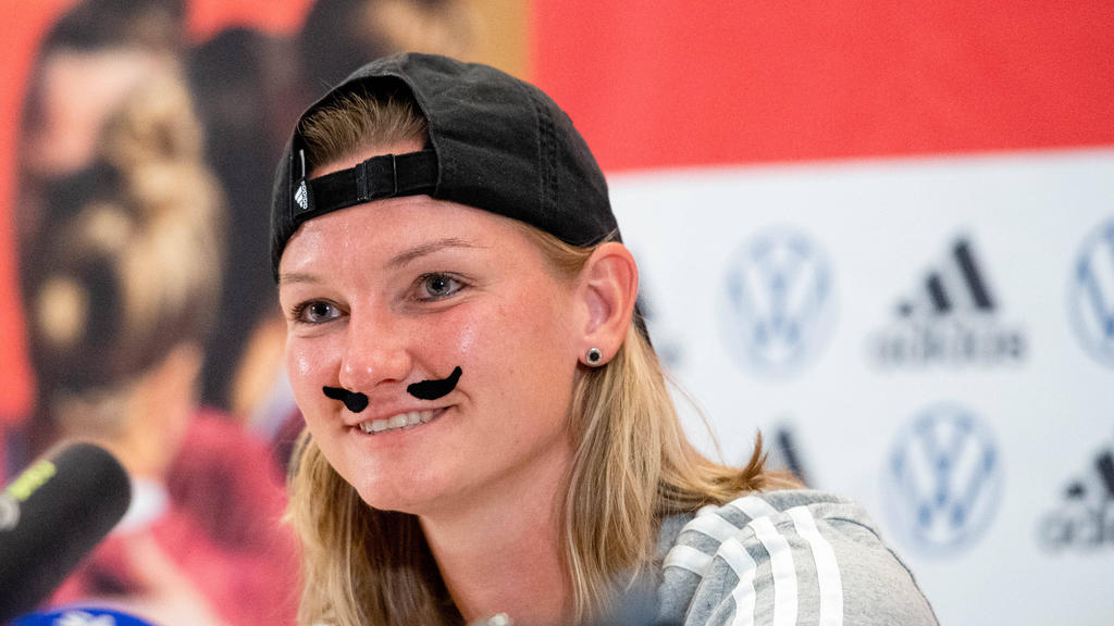 Alexandra Popp beweist Humor Alexandra Popp beweist Humor