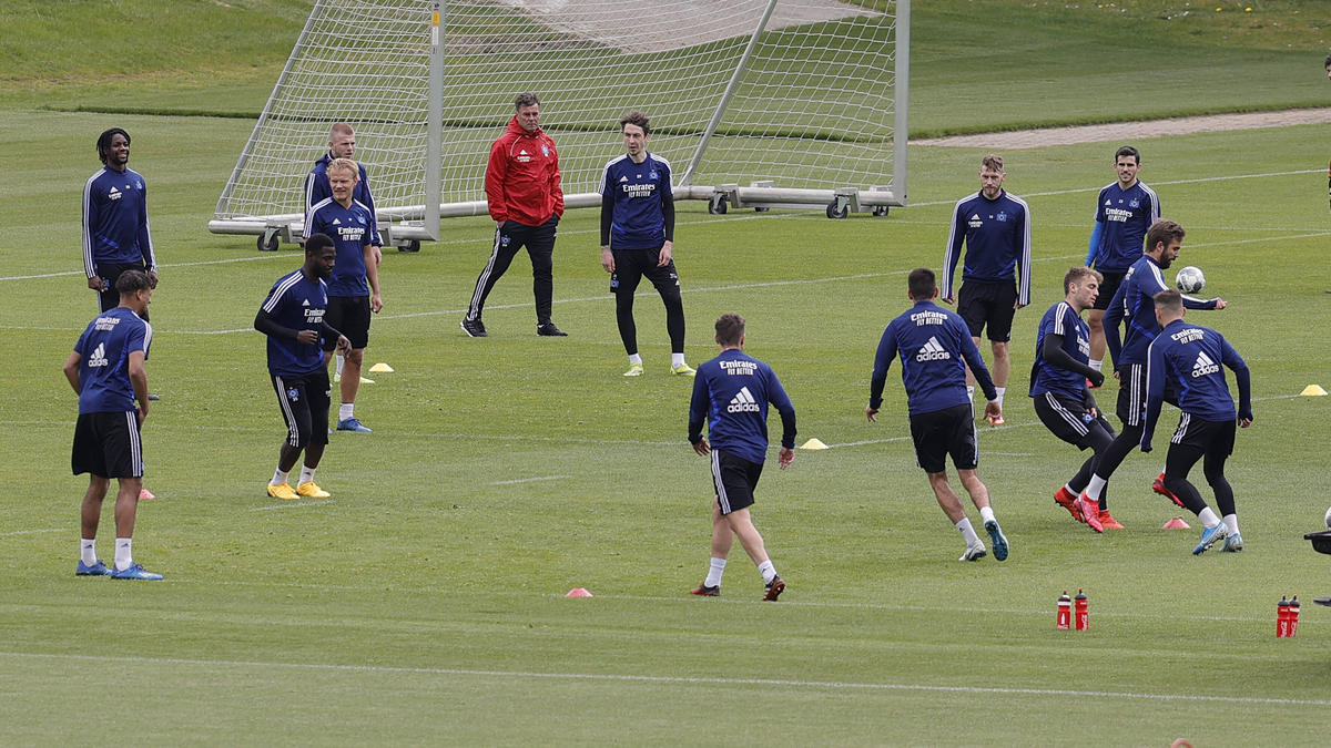 Der HSV hat sich mit Spielern und Trainern auf einen Gehaltsverzicht geeinigt Der HSV hat sich mit Spielern und Trainern auf einen Gehaltsverzicht geeinigt