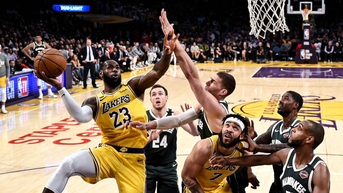 Wann darf Superstar LeBron James wieder an den Korb? Wann darf Superstar LeBron James wieder an den Korb?