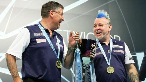 Verzichten auf einen Start bei der Darts-Team-WM: Gary Anderson (l.) und Peter Wright