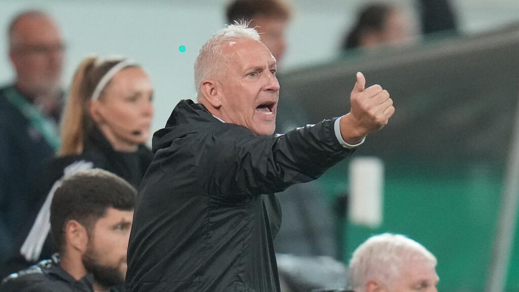 Offenbachs Trainer Christian Neidhart ist mehreren Medienberichten zufolge am Dienstag beim Training zusammengebrochen Offenbachs Trainer Christian Neidhart ist mehreren Medienberichten zufolge am Dienstag beim Training zusammengebrochen