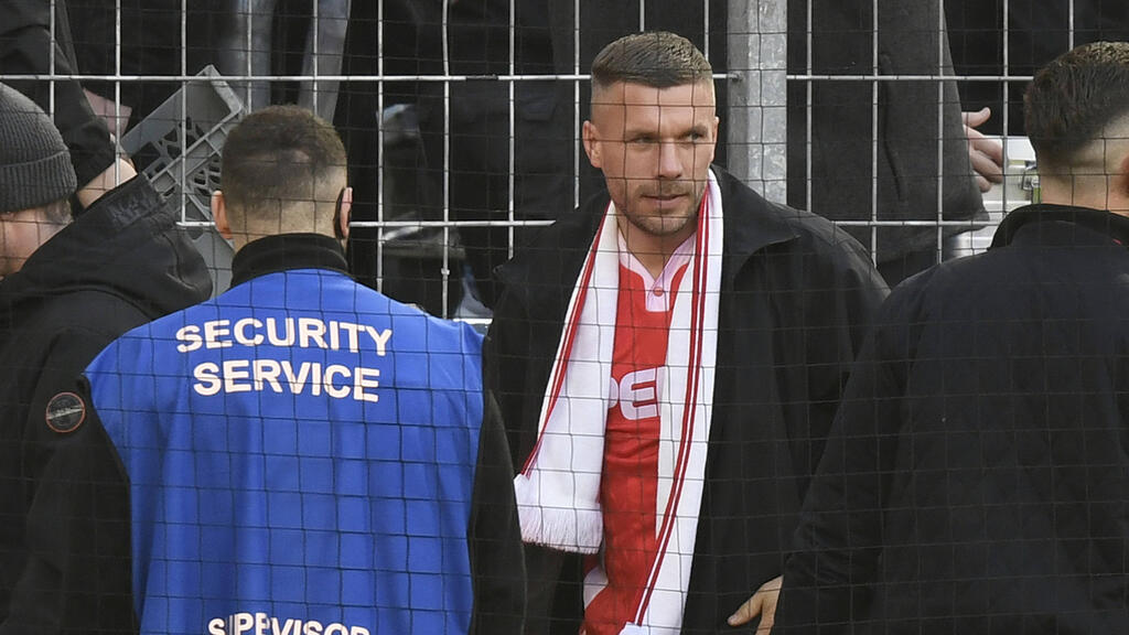 Lukas Podolski war in der letzten Saison einige Male beim 1. FC Köln zu Gast Lukas Podolski war in der letzten Saison einige Male beim 1. FC Köln zu Gast