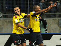 Bakambu (d.) celebra un tanto con la camiseta del Sochaux en la Ligue 1. (Foto: Getty)