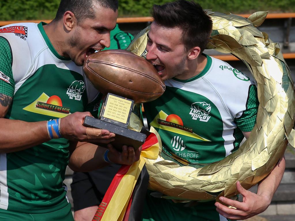 Zum Anbeißen: Die Trophäe zur Meisterschaft Zum Anbeißen: Die Trophäe zur Meisterschaft
