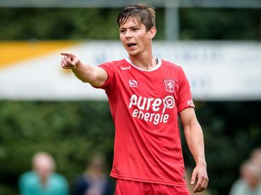 Torgeir Børven geeft aanwijzingen tijdens een oefenduel van FC Twente met PAOK Saloniki. (19-07-2016) 