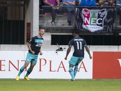 Bart Ramselaar (l.) en Luciano Narsingh (r.) vieren de 0-1 tijdens het competitieduel NEC Nijmegen - PSV (10-09-2016).