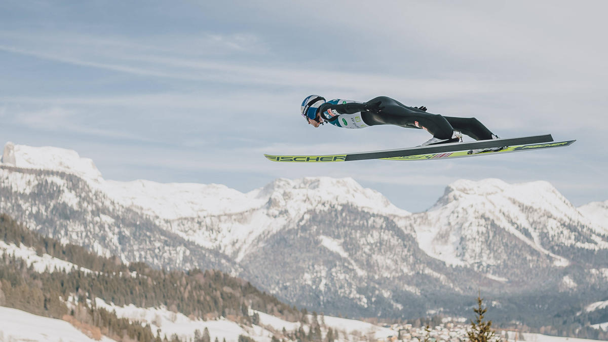 Das Skifliegen am Kulm musste vorzeitig abgebrochen werden Das Skifliegen am Kulm musste vorzeitig abgebrochen werden