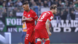 Jérôme Boateng und Javi Martínez (r.) stehen angeblich vor einem Abschied vom FC Bayern