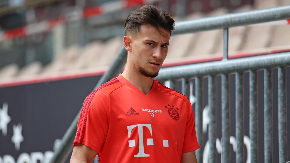 Nicolas Kühn hat einen festen Vertrag beim FC Bayern unterschrieben Nicolas Kühn hat einen festen Vertrag beim FC Bayern unterschrieben
