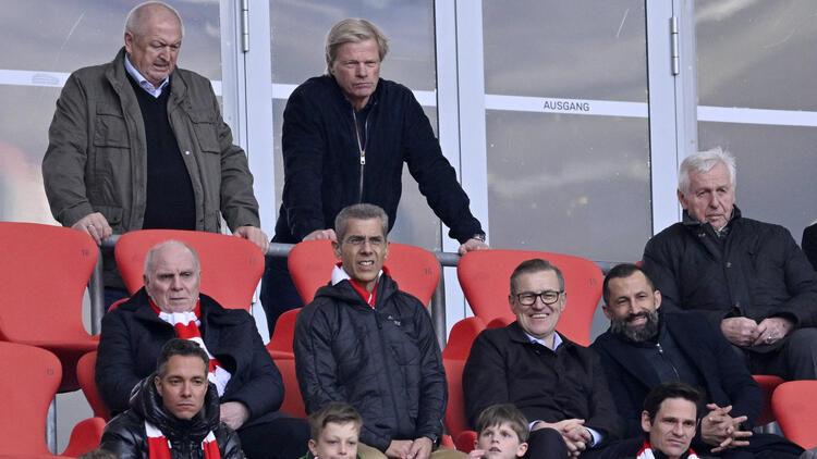 Uli Hoeneß (unten links) hat für die ehemalige Führung des FC Bayern wenig übrig