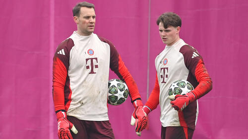 Jonas Urbig (r.) vertritt Manuel Neuer seit Wochen im Bayern-Tor
