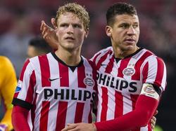 Jeffrey Bruma en Oscar Hiljemark (l.) zijn content na de overwinning van PSV op Willem II (31-01-2015).