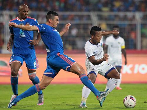 Lúcio (l.) spielt eine weitere Saison in Indien