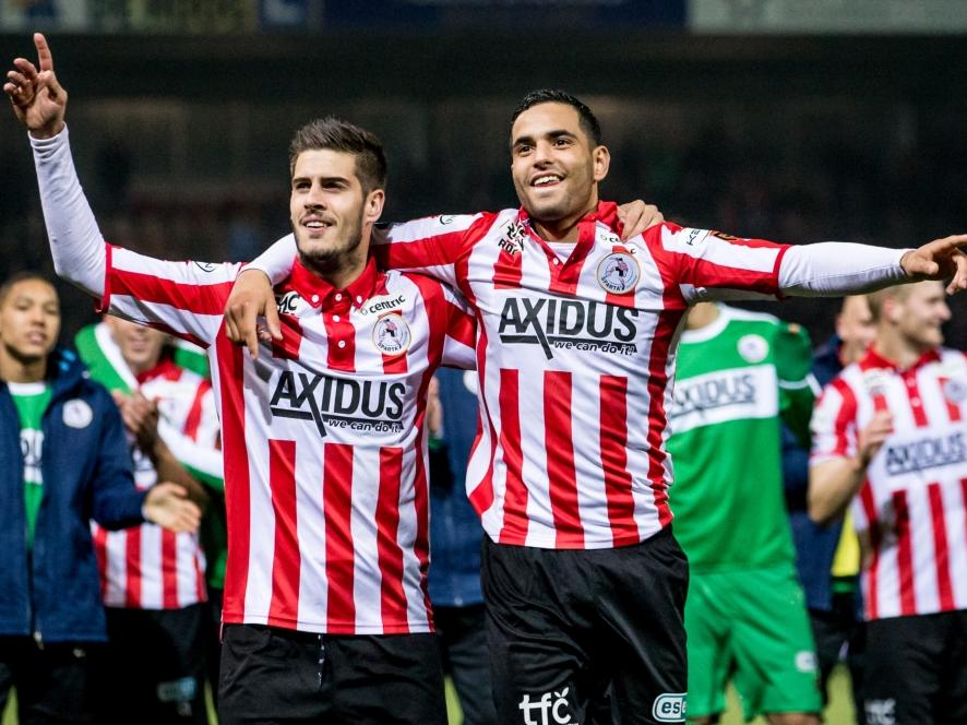 Loris Brogno (l.) en Zakaria el Azzouzi (r.) vieren de bekeroverwinning van Sparta Rotterdam tegen PSV. Het wordt 3-1 op Het Kasteel. (25-10-2016)