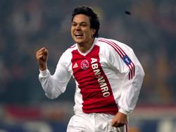 Jari Litmanen juicht als hij voor Ajax scoort in de Champions League-wedstrijd tegen AS Roma. (10-12-2002)