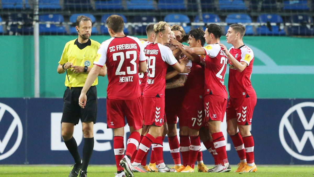 Der SC Freiburg zitterte sich in die 2. Runde des DFB-Pokals Der SC Freiburg zitterte sich in die 2. Runde des DFB-Pokals