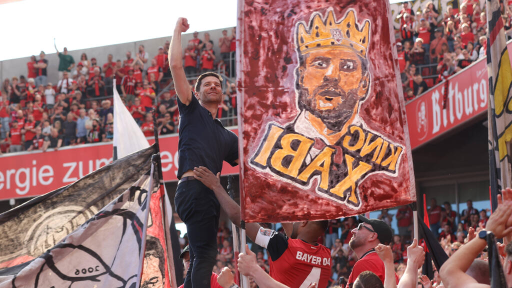 Xabi Alonso wird von den Fans verabschiedet Xabi Alonso wird von den Fans verabschiedet