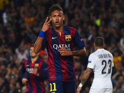 Neymar draait er niet omheen nadat hij FC Barcelona met zijn tweede treffer op een 2-0 voorsprong heeft gezet tegen Paris Saint-Germain. (21-04-2015)