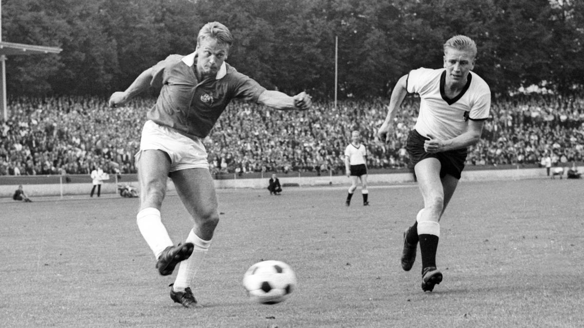 Karl-Heinz Thielen wurde mit dem 1. FC Köln 1964 Deutscher Meister Karl-Heinz Thielen wurde mit dem 1. FC Köln 1964 Deutscher Meister
