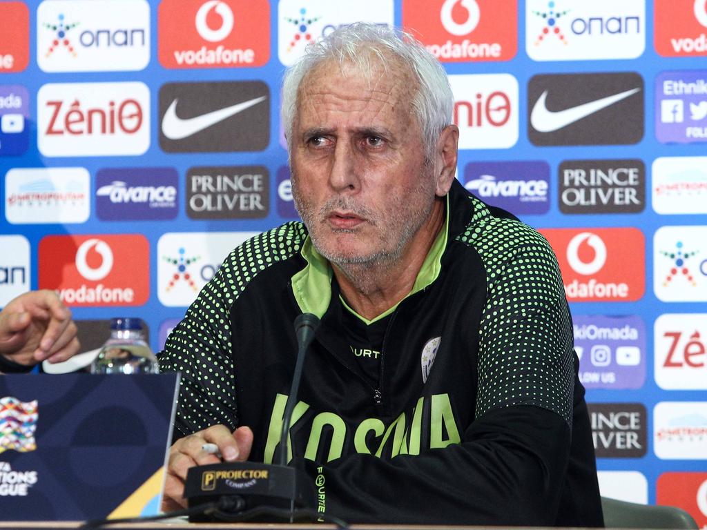 Kosovos Nationaltrainer Bernard Challandes könnte mit seinem Team das Spiel in Spanien nicht bestrei