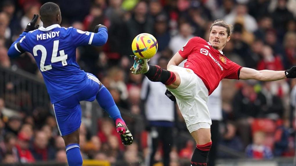 ManUnited-Profi Marcel Sabitzer (r.) im Spiel gegen Leicester City