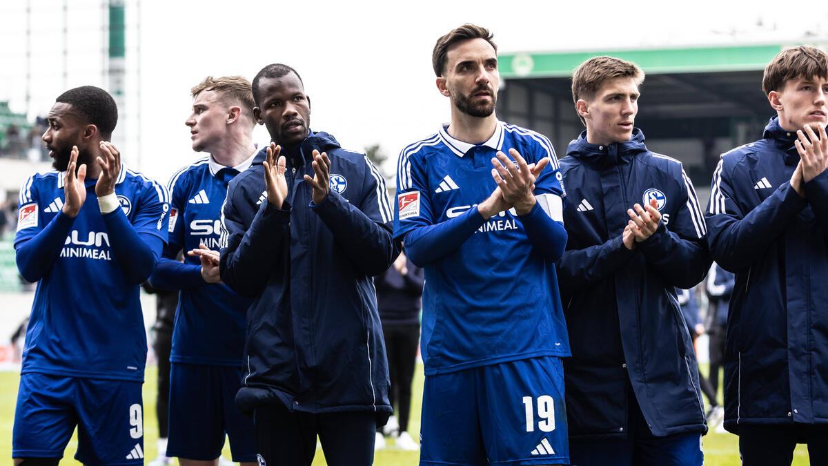 Pape Meissa Ba (l.) soll den FC Schalke 04 noch verlassen