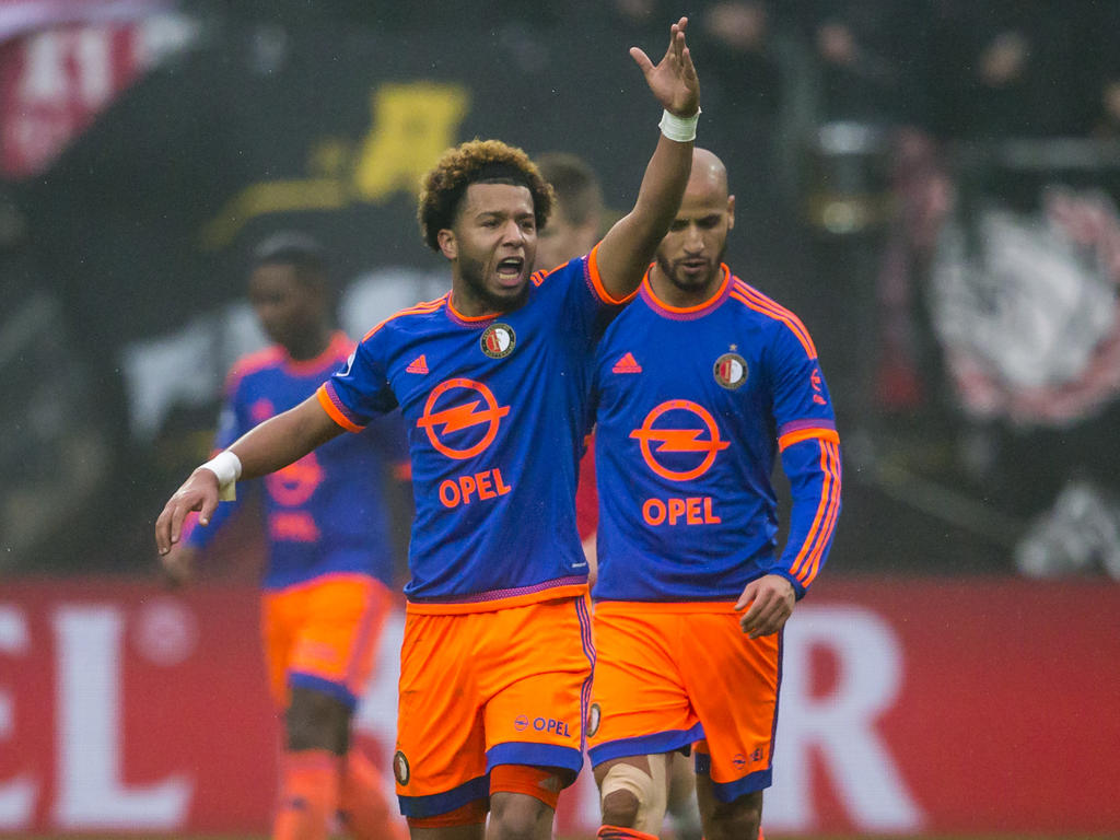 Tonny Vilhena laat zijn frustratie zien na het scoren van de 2-4 tijdens het competitieduel AZ Alkmaar - Feyenoord. (24-01-2016)