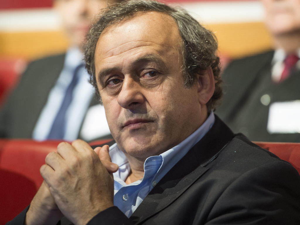 UEFA-Boss Michel Platini will die Schiedsrichterkritik bekämpfen