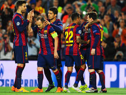 Los jugadores de FC Barcelona celebran el primer gol de Neymar frente al PSG. (Foto: Getty)