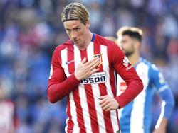Spits Fernando Torres viert zijn doelpunt namens Atlético Madrid tegen Espanyol. (09-04-2016)