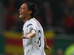 Mesut Özil wird zukünftig neben dem Nationaltrikot das vom FC Arsenal tragen