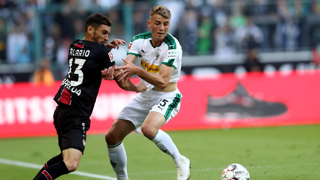Bayers Lucas Alario kam gegen Gladbachs Beyer am 1. Bundesliga-Spieltag nicht immer vorbei Bayers Lucas Alario kam gegen Gladbachs Beyer am 1. Bundesliga-Spieltag nicht immer vorbei