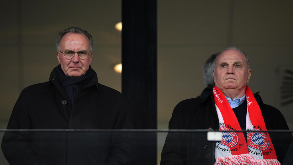 Uli Hoeneß (r.) hofft auf einen Sieg des FC Bayern gegen den BVB Uli Hoeneß (r.) hofft auf einen Sieg des FC Bayern gegen den BVB
