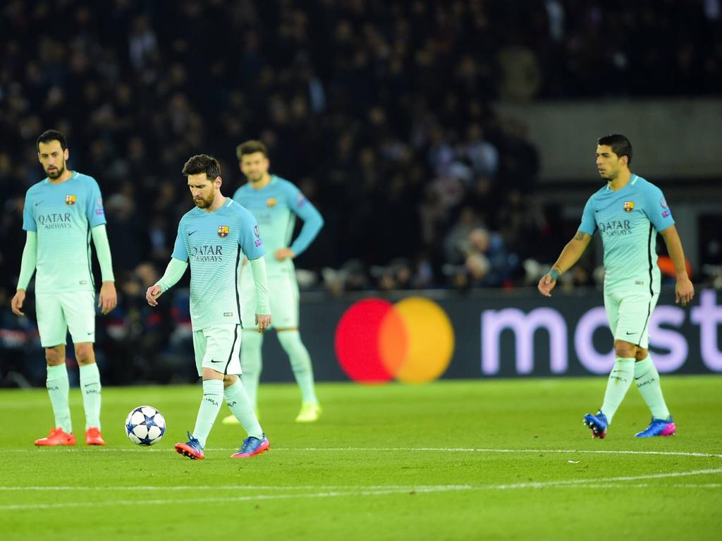 Noch immer hängen die Köpfe von Messi und Suárez nach der Klatsche in Paris