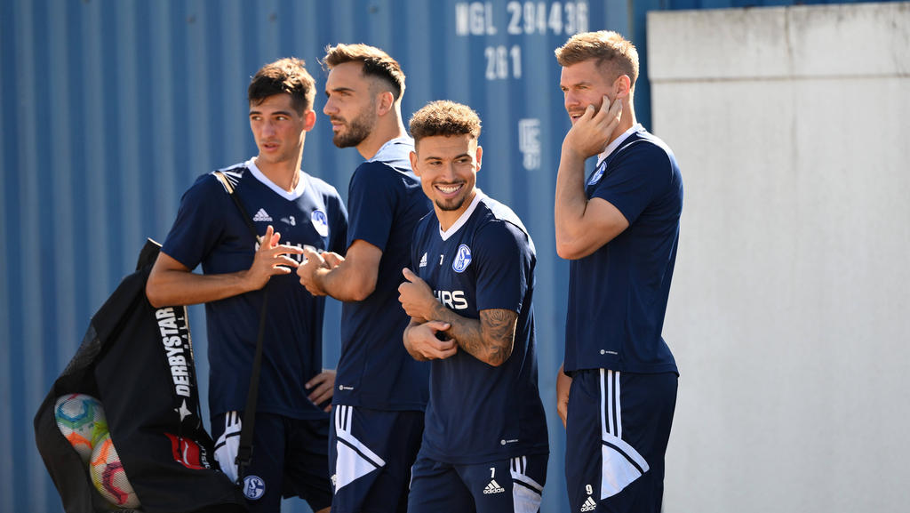 Leo Greiml (l.) wittert beim FC Schalke 04 seine Chance Leo Greiml (l.) wittert beim FC Schalke 04 seine Chance
