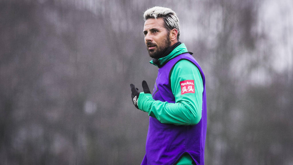 Claudio Pizarro soll bei Werder Bremen keine Führungsaufgaben mehr haben