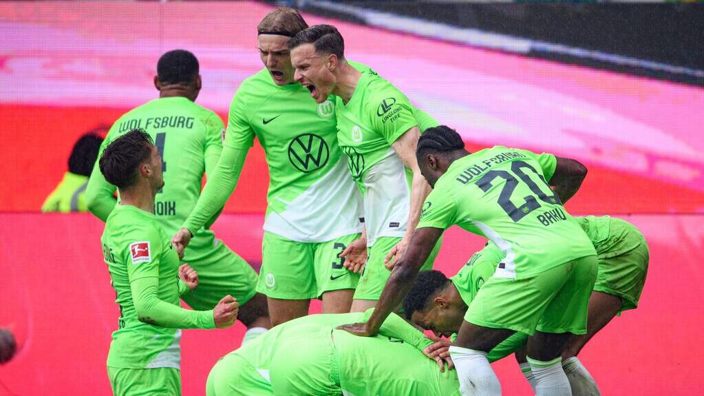 Der VfL Wolfsburg hat im Abstiegskampf das Duell mit dem VfL Bochum für sich entschieden