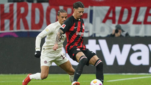 Robin Koch (r.) siegte in der Hinrunde mit der Eintracht gegen den FC Bayern