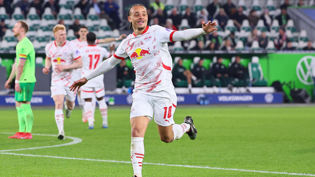 Xavi Simons erzielte in Wolfsburg zwei Tore für seine Roten Bullen Xavi Simons erzielte in Wolfsburg zwei Tore für seine Roten Bullen