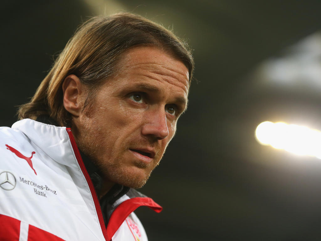 Für Thomas Schneider liefen die ersten Wochen als Trainer des VfB Stuttgart nach Wunsch. Nach zehn Punkten aus den ersten vier Partien gerät der Motor der Schwaben aber zusehends in Stocken. Durch das 0:3 auf Schalke rutschte man bis auf den zwölften Tabellenplatz ab. Für Thomas Schneider liefen die ersten Wochen als Trainer des VfB Stuttgart nach Wunsch. Nach zehn Punkten aus den ersten vier Partien gerät der Motor der Schwaben aber zusehends in Stocken. Durch das 0:3 auf Schalke rutschte man bis auf den zwölften Tabellenplatz ab.