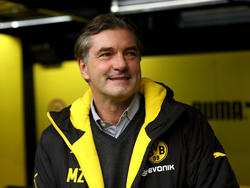 Michael Zorc sucht nach einem Ersatz für Roman Weidenfeller, der seine Karriere beendet