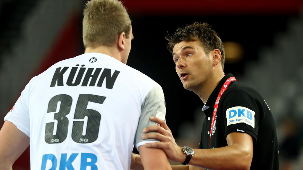 Nationalspieler Julius Kühn (l.) hat sich am rechten Knie verletzt Nationalspieler Julius Kühn (l.) hat sich am rechten Knie verletzt