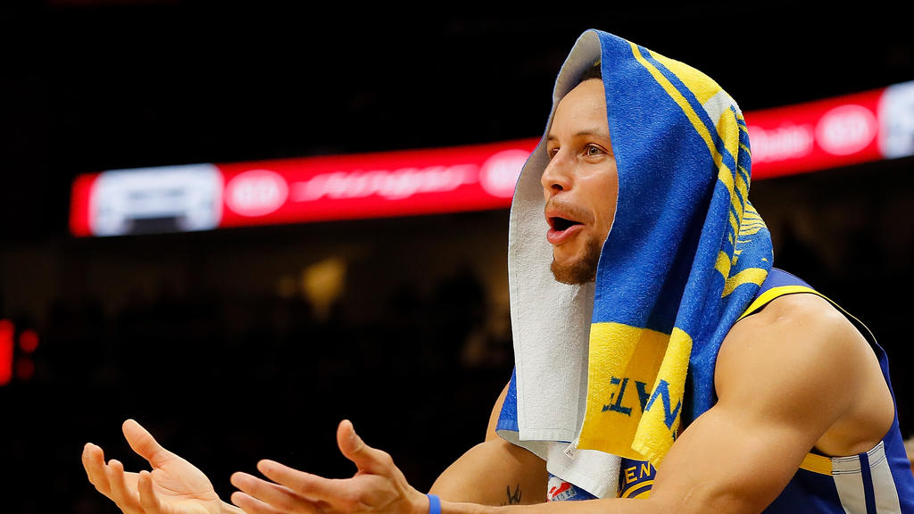 Stephen Curry gehört zu den besten Spielern in der NBA Stephen Curry gehört zu den besten Spielern in der NBA
