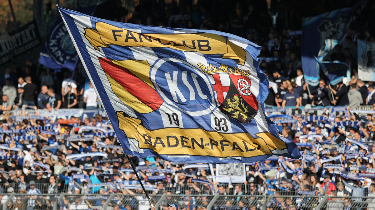 Der KSC muss die Südtribüne bis zum 1. September überdachen Der KSC muss die Südtribüne bis zum 1. September überdachen