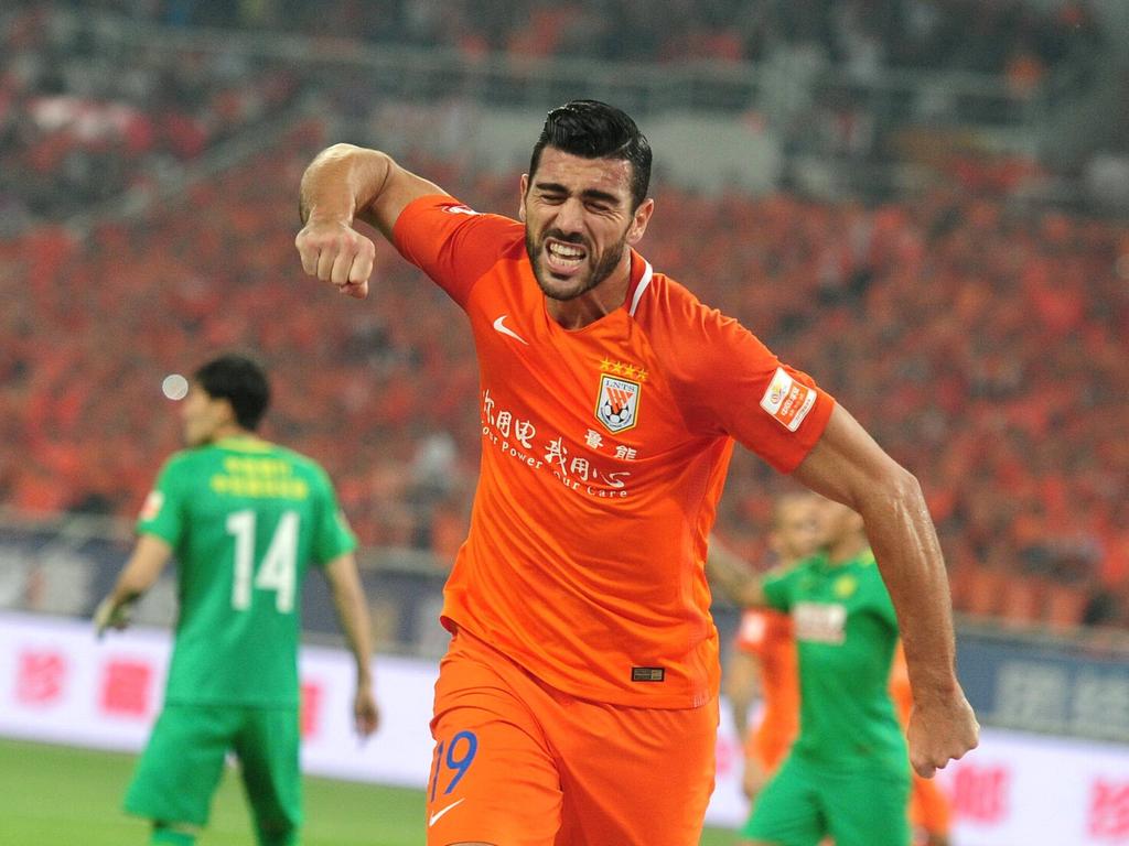 Graziano Pellè viert een treffer tijdens het competitieduel Shandong Luneng - Beijing Guoan (15-04-2017).