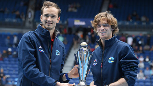 Daniil Medvedev und Andrey Rublev (r.) siegten in Melbourne